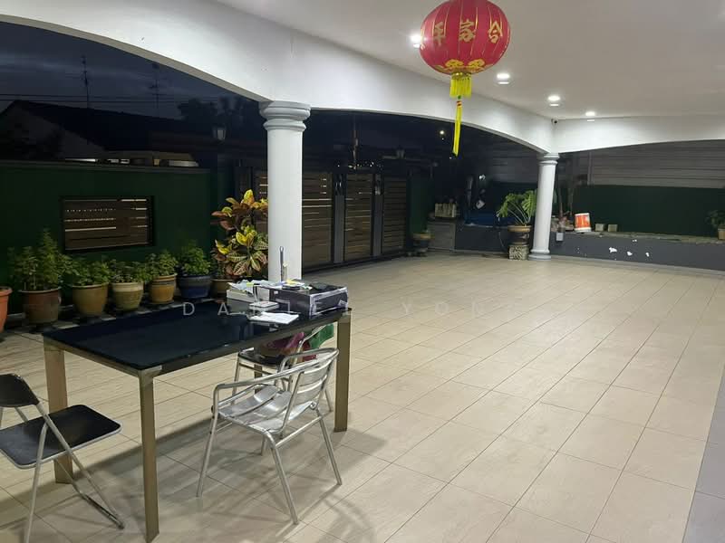 Semi-Detached House for Sale in Taman Johor (Tampoi) - Daniel Yong - Exterior - PropertyGuru.com.my
