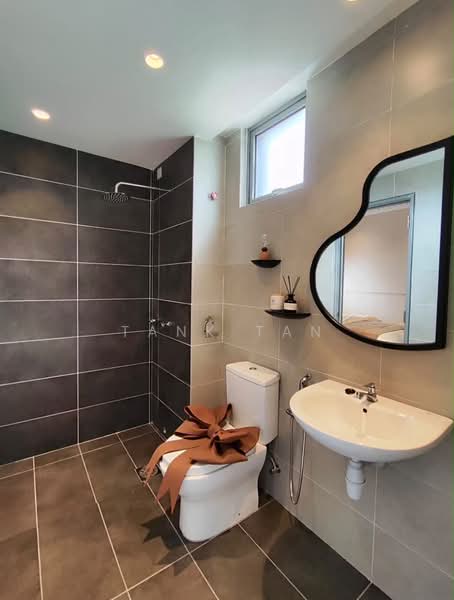 Rumah Teres 2 Tingkat untuk Dijual di D'Island (Puchong) - Tank Tan - Bathroom - PropertyGuru.com.my