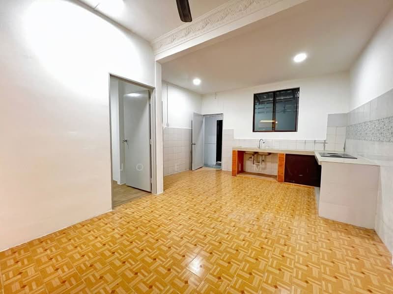 2-storey Terraced House for Sale in Taman Bukit Kempas (Tampoi) - Jovel Lim - Kitchen - PropertyGuru.com.my