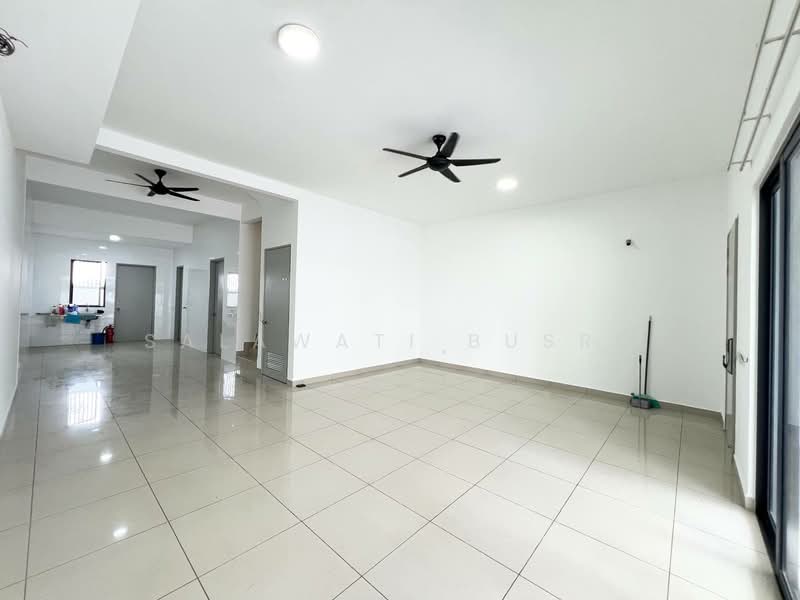 Rumah Teres untuk Dijual di Telok Panglima Garang (Selangor) - Salawati Busro - Living Room - PropertyGuru.com.my