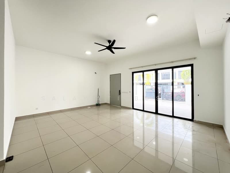 Rumah Teres untuk Dijual di Telok Panglima Garang (Selangor) - Salawati Busro - Living Room - PropertyGuru.com.my