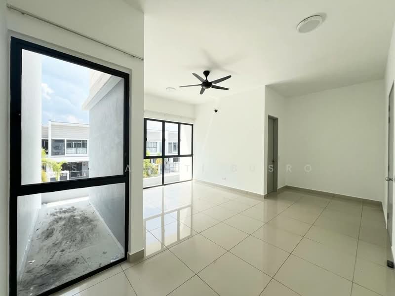 Rumah Teres untuk Dijual di Telok Panglima Garang (Selangor) - Salawati Busro - Living Room - PropertyGuru.com.my