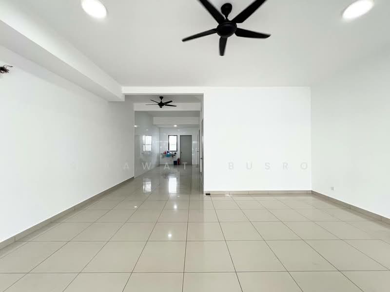 Rumah Teres untuk Dijual di Telok Panglima Garang (Selangor) - Salawati Busro - Living Room - PropertyGuru.com.my