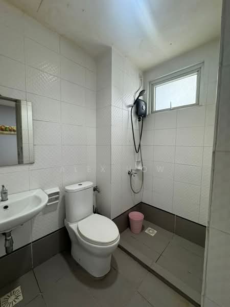 Kediaman Servis untuk Disewa di Seasons Amara Larkin - Alex How - Bathroom - PropertyGuru.com.my
