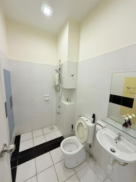 Rumah Teres 2 Tingkat untuk Dijual di Setia Tropika (Johor Bahru) - Yucong . - Bathroom - PropertyGuru.com.my