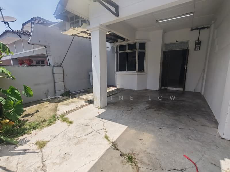 2-storey Terraced House for Sale in Taman Universiti (Skudai) - Katherine Low - Exterior - PropertyGuru.com.my