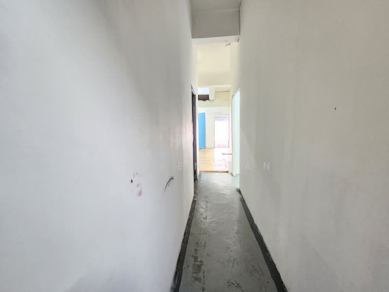 Shop for Rent in Bandar Puteri Puchong (Puchong) - Steven Tan - Corridor - PropertyGuru.com.my