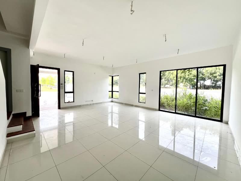 Cluster House for Sale in Shah Alam (Selangor) - Salawati Busro - Living Room - PropertyGuru.com.my