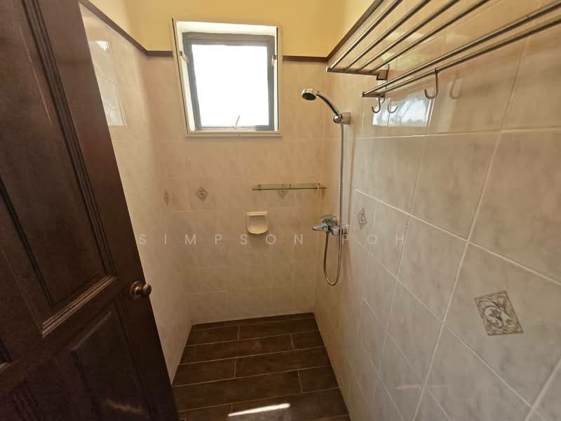 Rumah Banglo untuk Disewa di Leisure Farm (Gelang Patah) - Simpson Poh - Bathroom - PropertyGuru.com.my