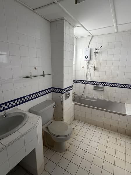 Condominium for Rent at Puncak Athenaeum - Gillian Tan - Bathroom - PropertyGuru.com.my