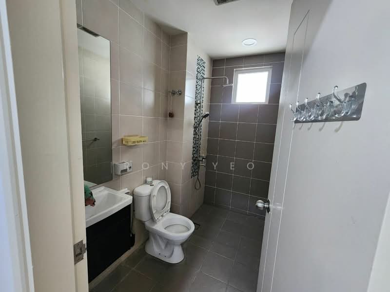 Rumah Berkembar untuk Disewa di Kampung Sungai Sekamat (Kajang) - Rony Yeo - Bathroom - PropertyGuru.com.my