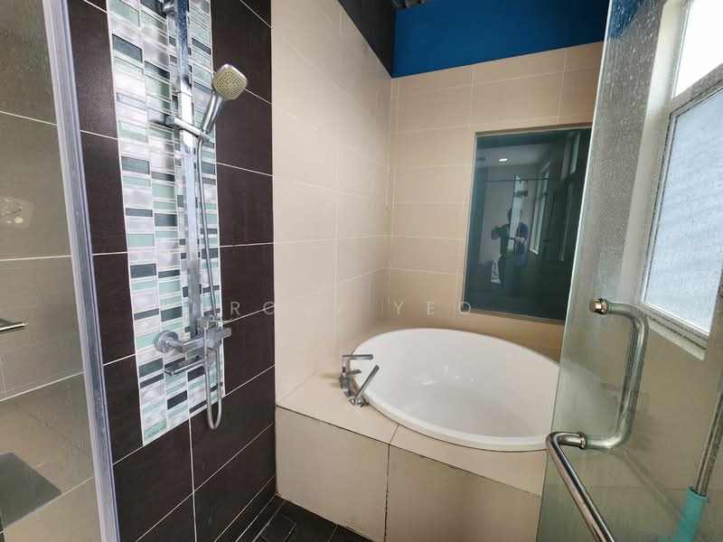 Rumah Berkembar untuk Disewa di Kampung Sungai Sekamat (Kajang) - Rony Yeo - Bathroom - PropertyGuru.com.my
