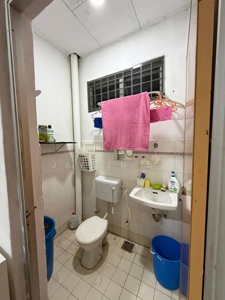 Semi-Detached House for Sale in Taman Megah Ria (Masai) - Jayden Ng - Bathroom - PropertyGuru.com.my