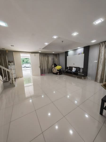 Rumah Teres untuk Dijual di Taman Bukit Kinrara (Bandar Kinrara) - Janice CC Tan - Living Room - PropertyGuru.com.my