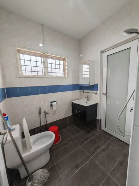 Rumah Teres untuk Dijual di Taman Bukit Kinrara (Bandar Kinrara) - Janice CC Tan - Bathroom - PropertyGuru.com.my