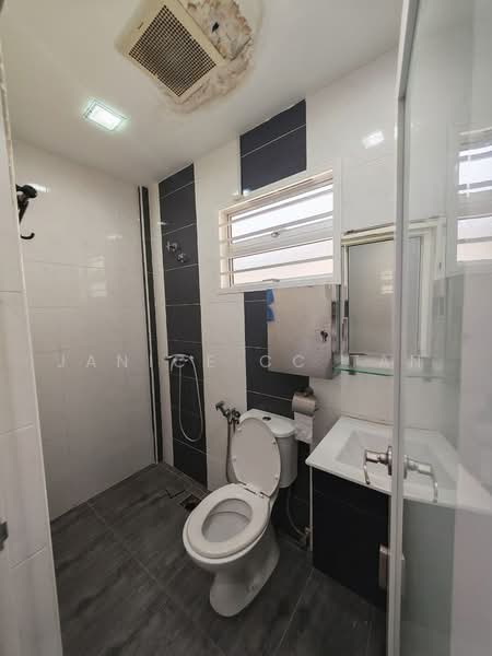 Rumah Teres untuk Dijual di Taman Bukit Kinrara (Bandar Kinrara) - Janice CC Tan - Bathroom - PropertyGuru.com.my