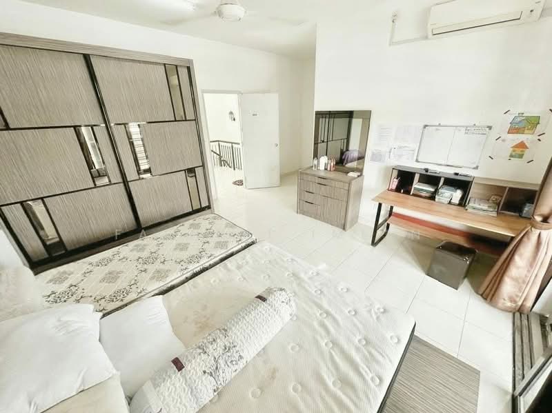 2-storey Terraced House for Sale in Pasir Gudang (Johor) - Fakhrul Imlan - Bedroom - PropertyGuru.com.my