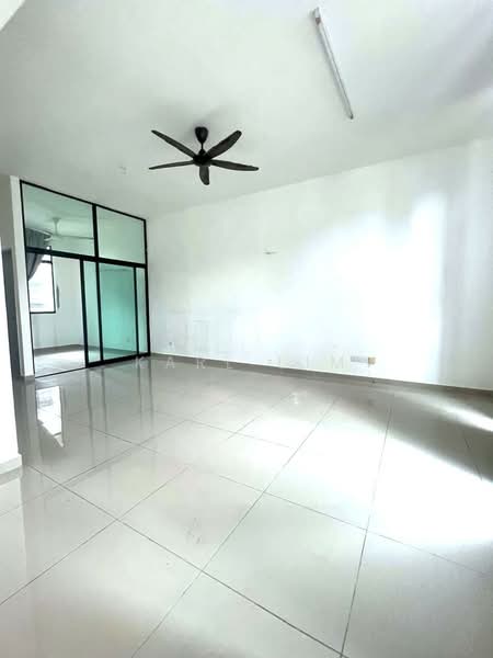 Rumah Teres 2 Tingkat untuk Dijual di Bandar Seri Alam (Masai) - Karl Lim - Living Room - PropertyGuru.com.my