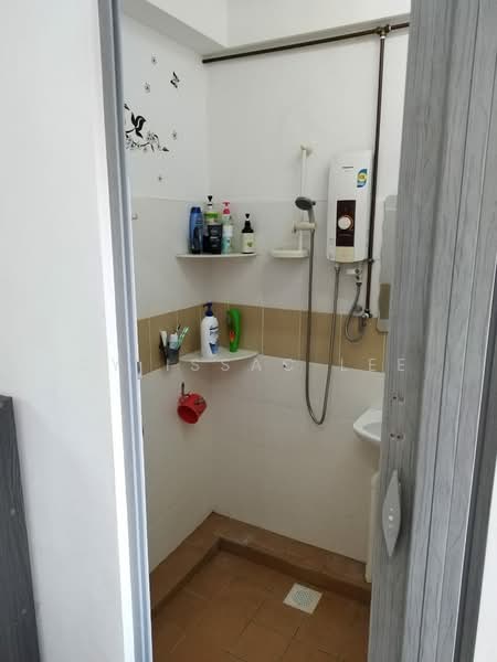 Pangsapuri untuk Dijual di Sri Aman Block G (Sri Aman Block 6) - Cy Issac Lee - Bathroom - PropertyGuru.com.my