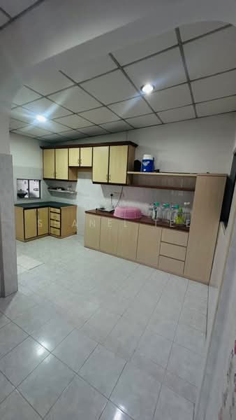 Rumah Teres 1-Tingkat untuk Dijual di Taman Kampung Majid (Kluang) - Shanel Tee - Kitchen - PropertyGuru.com.my