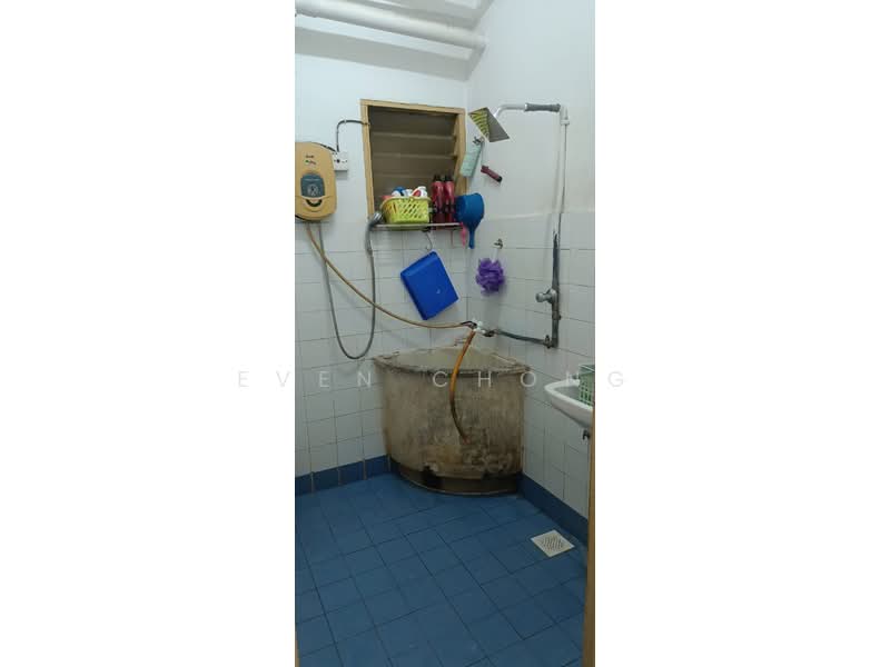 Pangsapuri untuk Dijual di Kenanga Apartment - Even Chong - Bathroom - PropertyGuru.com.my