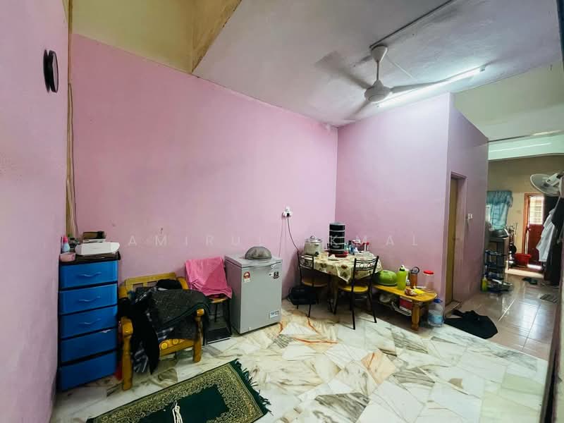 1-storey Terraced House for Sale in Banting (Selangor) - Amirul Akmal - Living Room - PropertyGuru.com.my