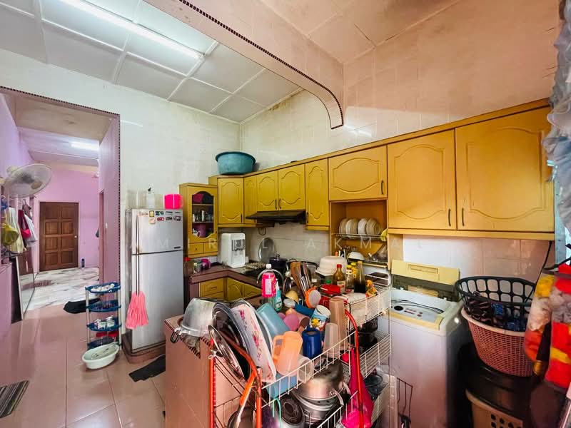 1-storey Terraced House for Sale in Banting (Selangor) - Amirul Akmal - Kitchen - PropertyGuru.com.my
