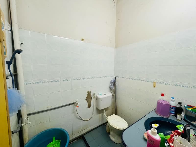 1-storey Terraced House for Sale in Banting (Selangor) - Amirul Akmal - Bathroom - PropertyGuru.com.my