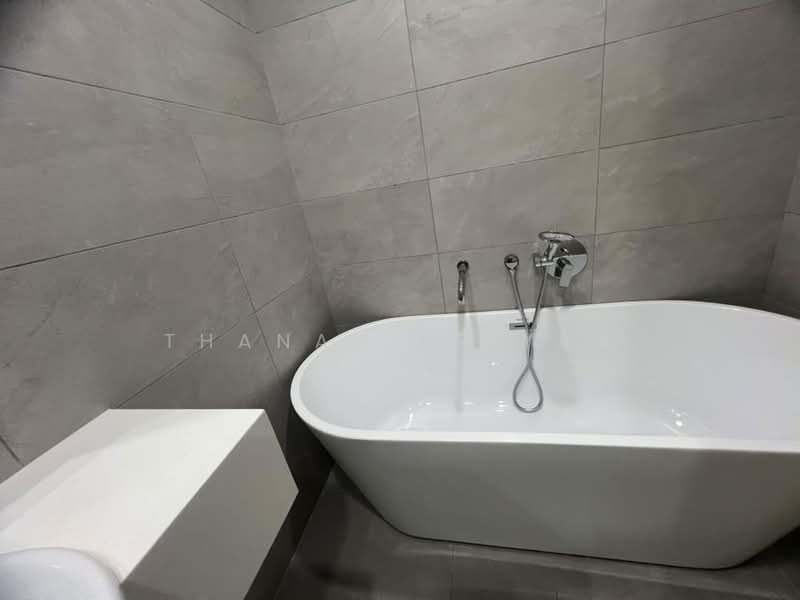 Service Residence for Rent at Dorsett Waterfront Subang - Thanap Priyaa - Bathroom - PropertyGuru.com.my