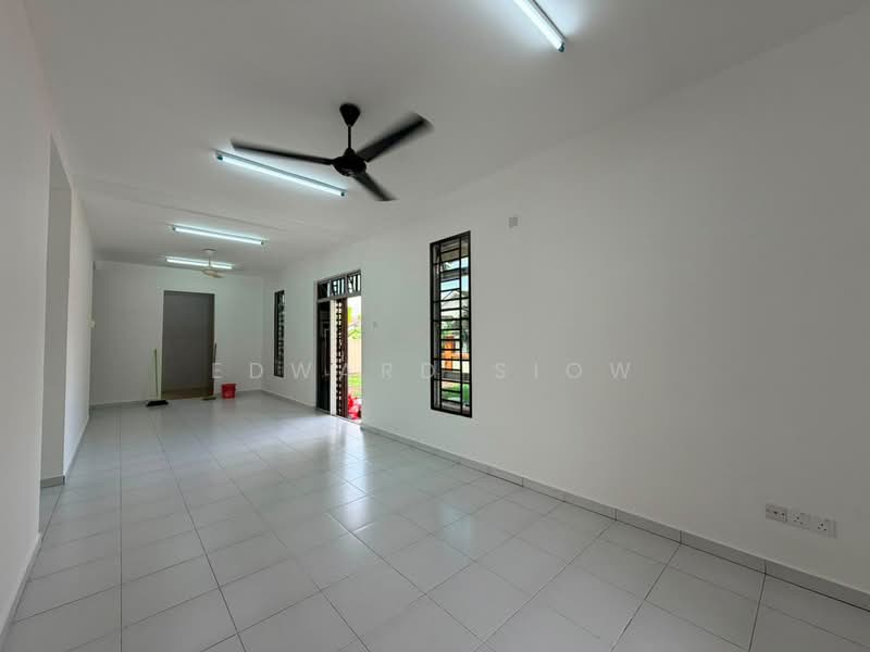 Rumah Teres 1-Tingkat untuk Disewa di Pulai (Johor) - Edward Siow - Living Room - PropertyGuru.com.my
