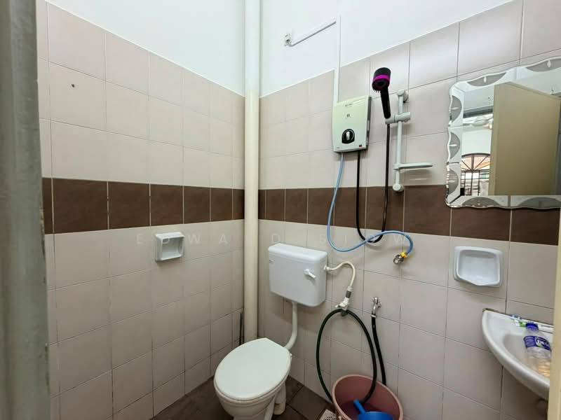 Rumah Teres 1-Tingkat untuk Disewa di Pulai (Johor) - Edward Siow - Bathroom - PropertyGuru.com.my