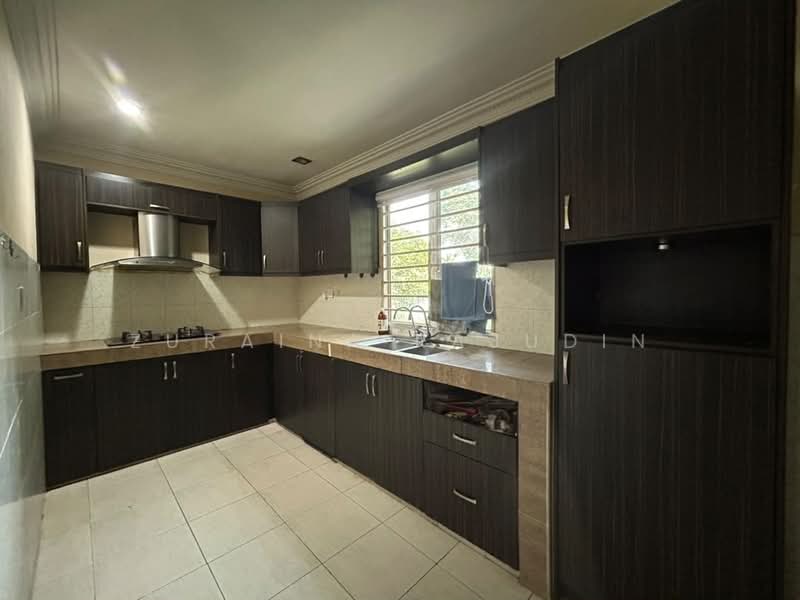 Rumah Teres 2 Tingkat untuk Dijual di Bandar Saujana Putra (Tanjong Duabelas) - Zuraina Rajudin - Kitchen - PropertyGuru.com.my