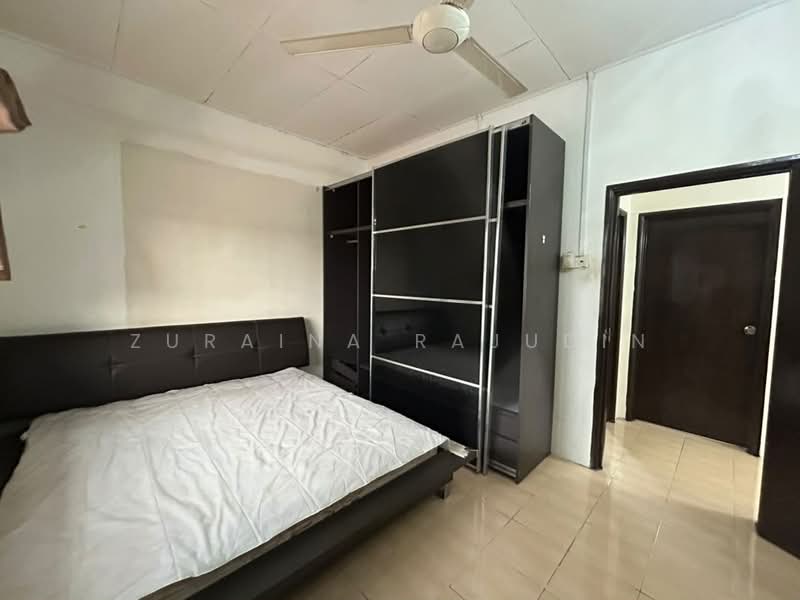 Rumah Teres 2 Tingkat untuk Dijual di Bandar Saujana Putra (Tanjong Duabelas) - Zuraina Rajudin - Bedroom - PropertyGuru.com.my