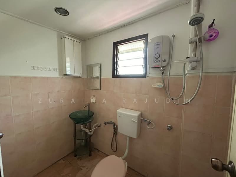 Rumah Teres 2 Tingkat untuk Dijual di Bandar Saujana Putra (Tanjong Duabelas) - Zuraina Rajudin - Bathroom - PropertyGuru.com.my