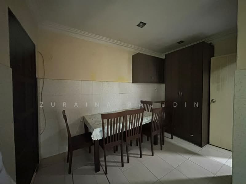 Rumah Teres 2 Tingkat untuk Dijual di Bandar Saujana Putra (Tanjong Duabelas) - Zuraina Rajudin - Dining Room - PropertyGuru.com.my