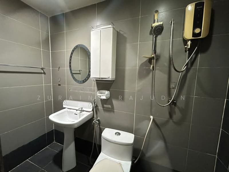 Rumah Teres 2 Tingkat untuk Dijual di Bandar Saujana Putra (Tanjong Duabelas) - Zuraina Rajudin - Bathroom - PropertyGuru.com.my