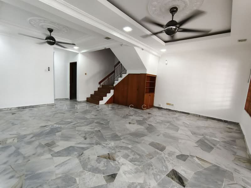 Rumah Teres 2 Tingkat untuk Dijual di Puchong (Selangor) - Janice CC Tan - Living Room - PropertyGuru.com.my