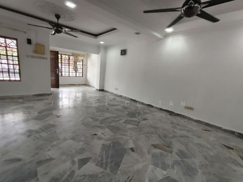 Rumah Teres 2 Tingkat untuk Dijual di Puchong (Selangor) - Janice CC Tan - Living Room - PropertyGuru.com.my