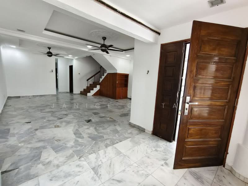 Rumah Teres 2 Tingkat untuk Dijual di Puchong (Selangor) - Janice CC Tan - Living Room - PropertyGuru.com.my