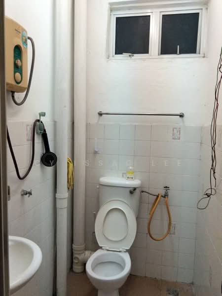 Rumah Flat untuk Disewa di Halaman Damai - Cy Issac Lee - Bathroom - PropertyGuru.com.my