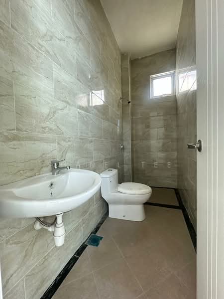 Bungalow for Sale in Taman Klebang Utama (Klebang) - Shanel Tee - Bathroom - PropertyGuru.com.my