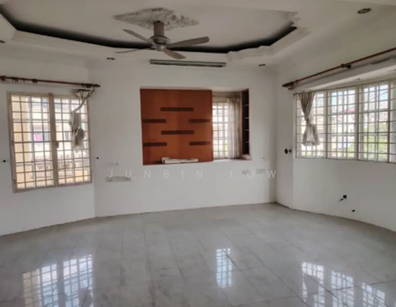 2-storey Terraced House for Sale in Taman Wawasan (Puchong) - Junbin Low - Living Room - PropertyGuru.com.my