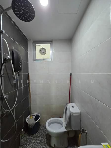 Pangsapuri untuk Dijual di The Rise Collection 3 - Stephanie Lim - Bathroom - PropertyGuru.com.my