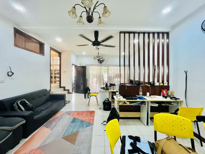 Rumah Teres 2 Tingkat untuk Dijual di Seksyen 7 (Shah Alam) - Ken Lai - Living Room - PropertyGuru.com.my