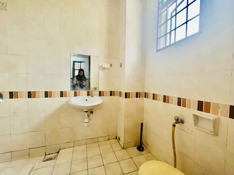 Rumah Teres 2 Tingkat untuk Dijual di Seksyen 7 (Shah Alam) - Ken Lai - Bathroom - PropertyGuru.com.my