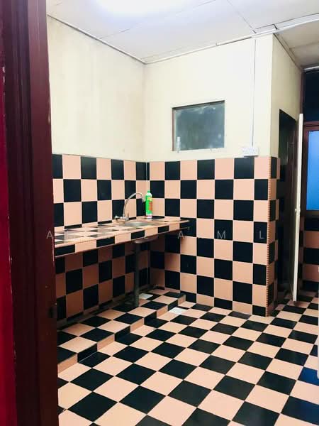 Flat for Sale at Flat PKNS Section 17 Shah Alam - Amirul Akmal - Kitchen - PropertyGuru.com.my