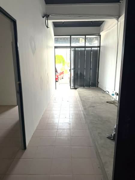 Shop / Office untuk Dijual di Taman Ungku Tun Aminah (Skudai) - Karl Lim - Entrance - PropertyGuru.com.my