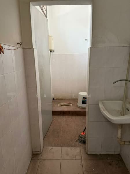 Shop / Office untuk Dijual di Taman Ungku Tun Aminah (Skudai) - Karl Lim - Bathroom - PropertyGuru.com.my