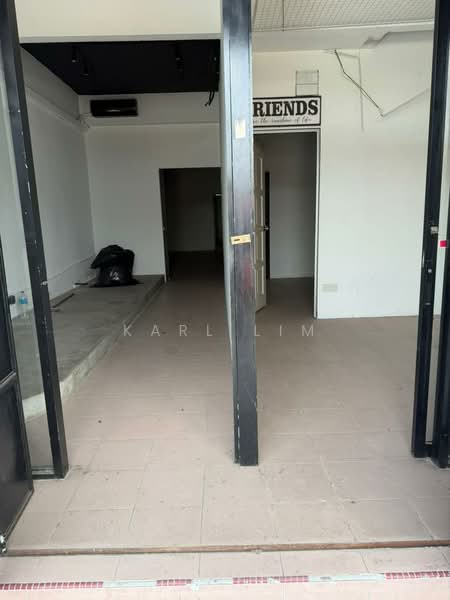 Shop / Office untuk Dijual di Taman Ungku Tun Aminah (Skudai) - Karl Lim - Entrance - PropertyGuru.com.my
