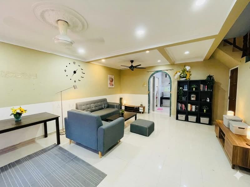 Rumah Teres 2-Tingkat untuk Dijual di Taman Rawang Perdana (Rawang) - Amirul Akmal - Living Room - PropertyGuru.com.my